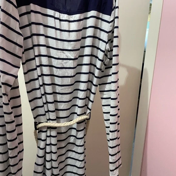 Dresse - Picture 3 of 4